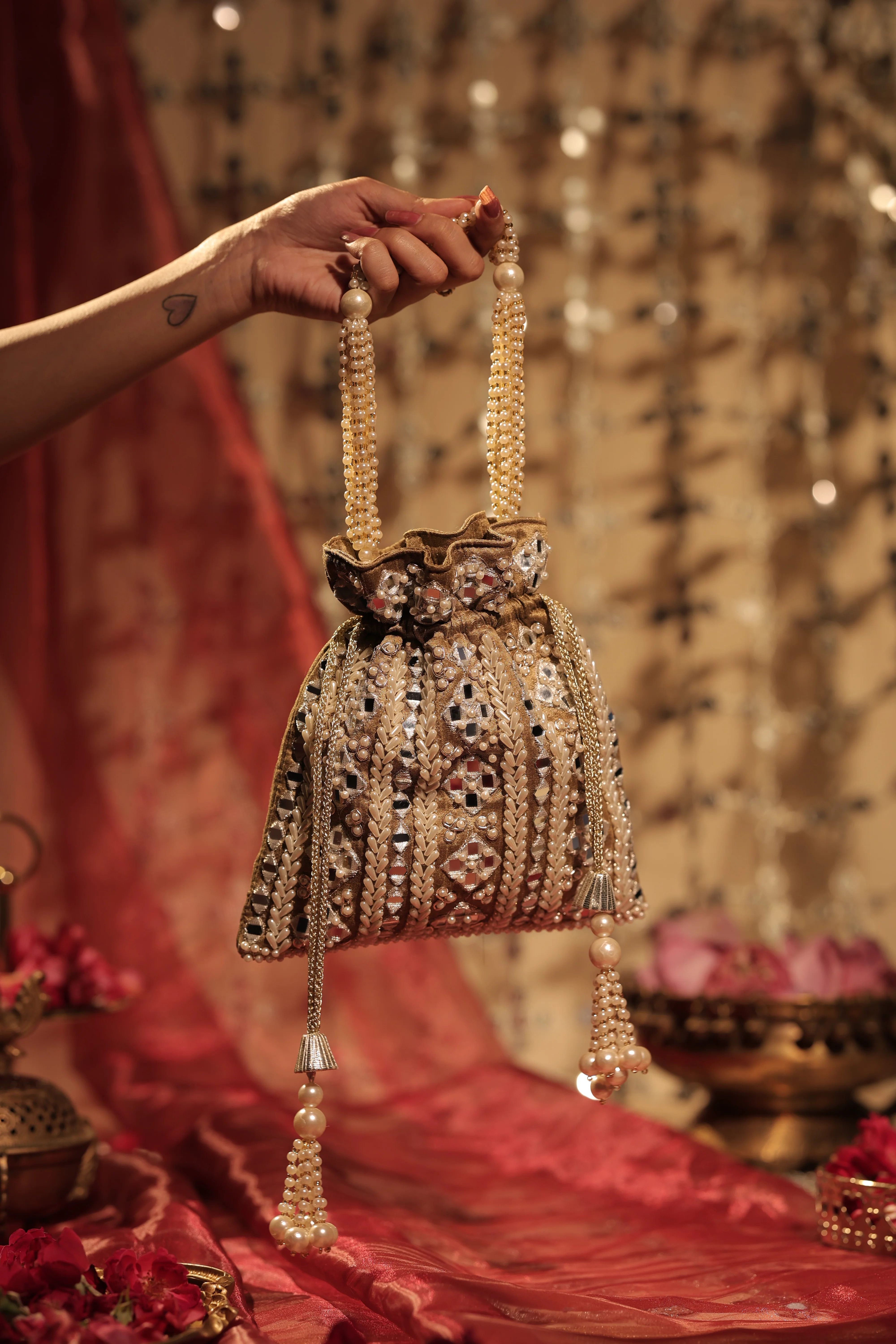Ainoor Potli - Image 4
