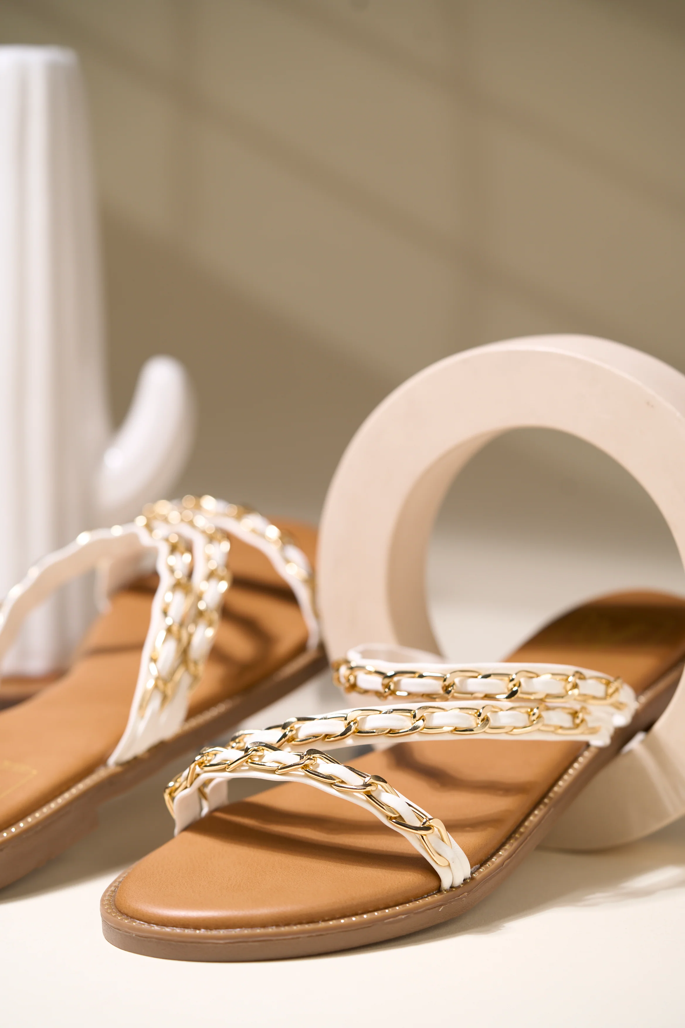 Evelyn White Flats - Image 4