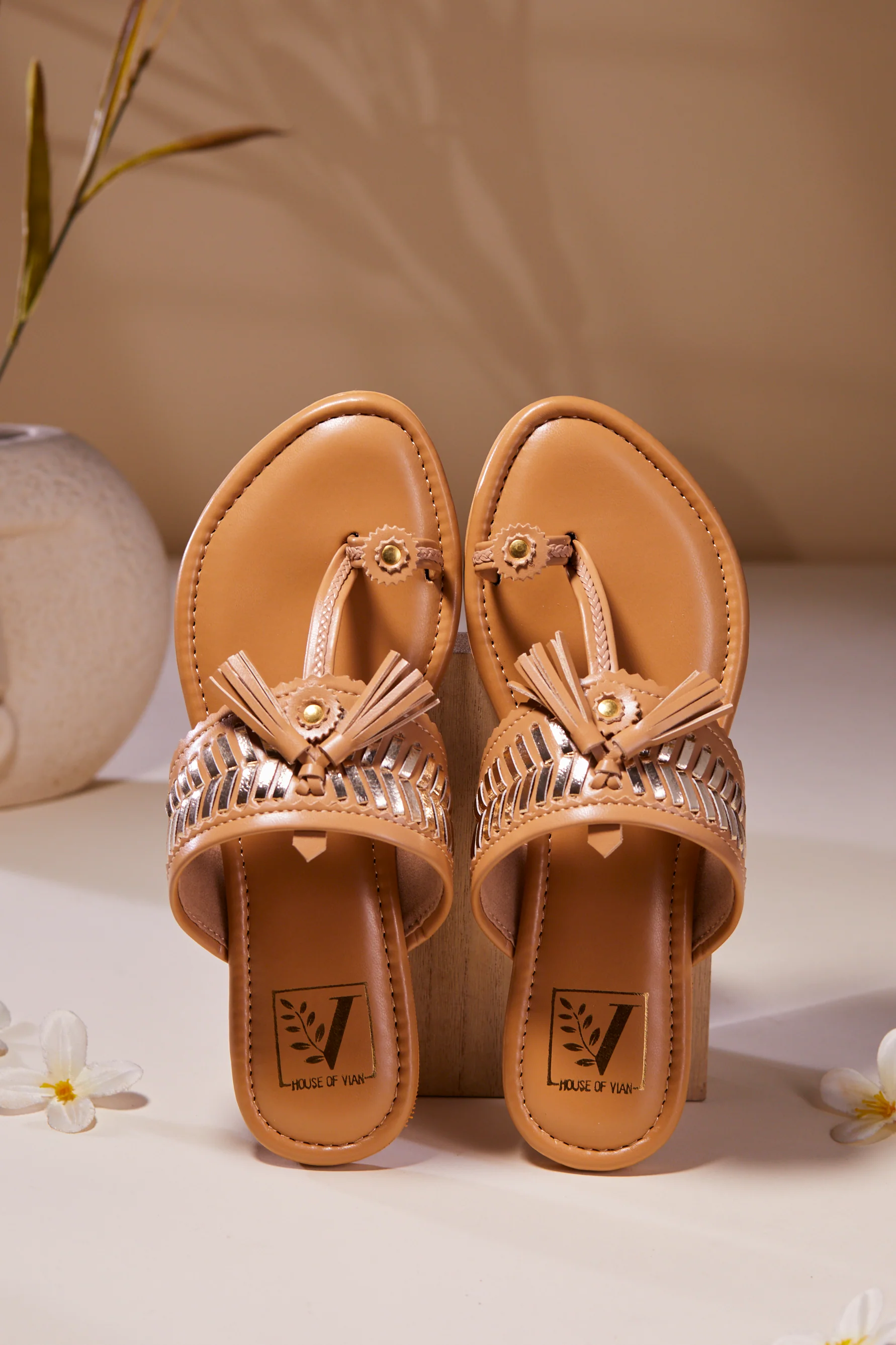 Kolhita Beige Kolhapuris - Image 3