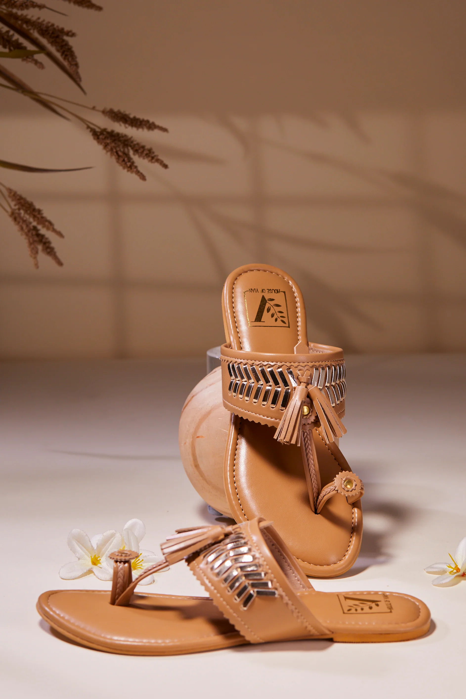 Kolhita Beige Kolhapuris - Image 4
