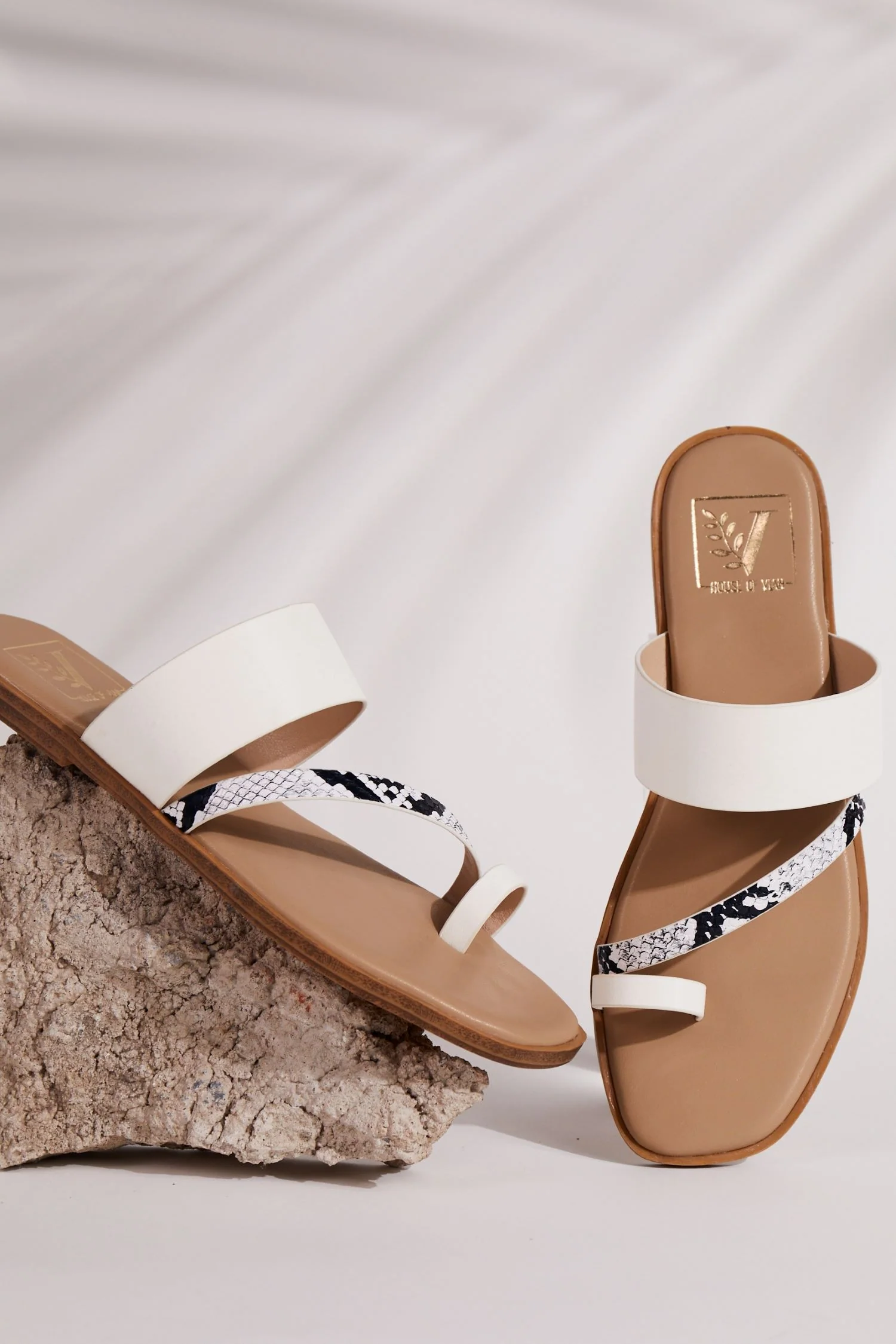 Medusa White Flats - Image 3