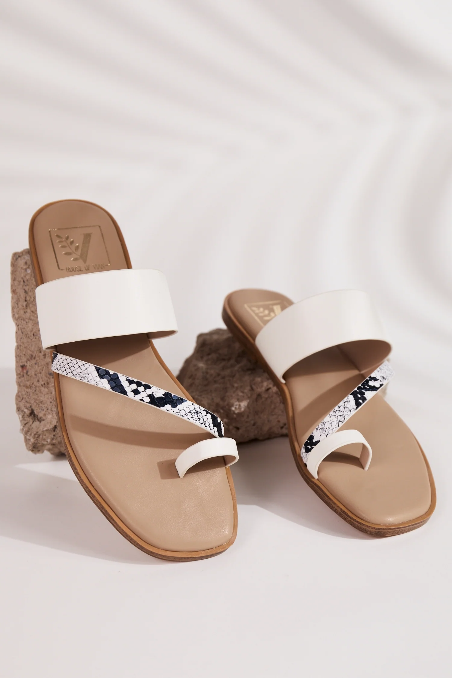 Medusa White Flats - Image 4