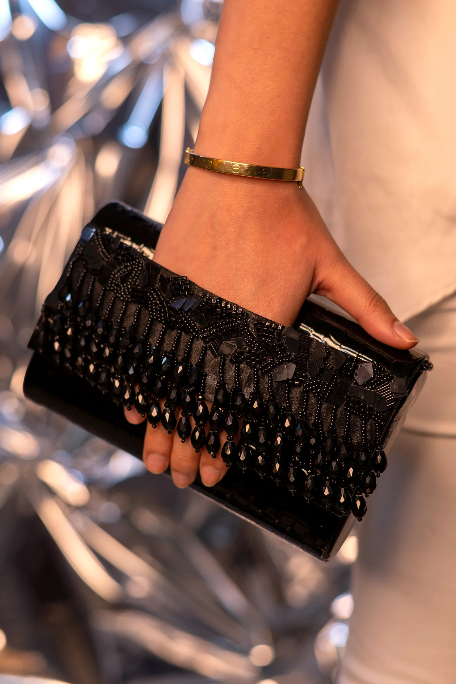 Noorie Handheld Clutch - Image 3