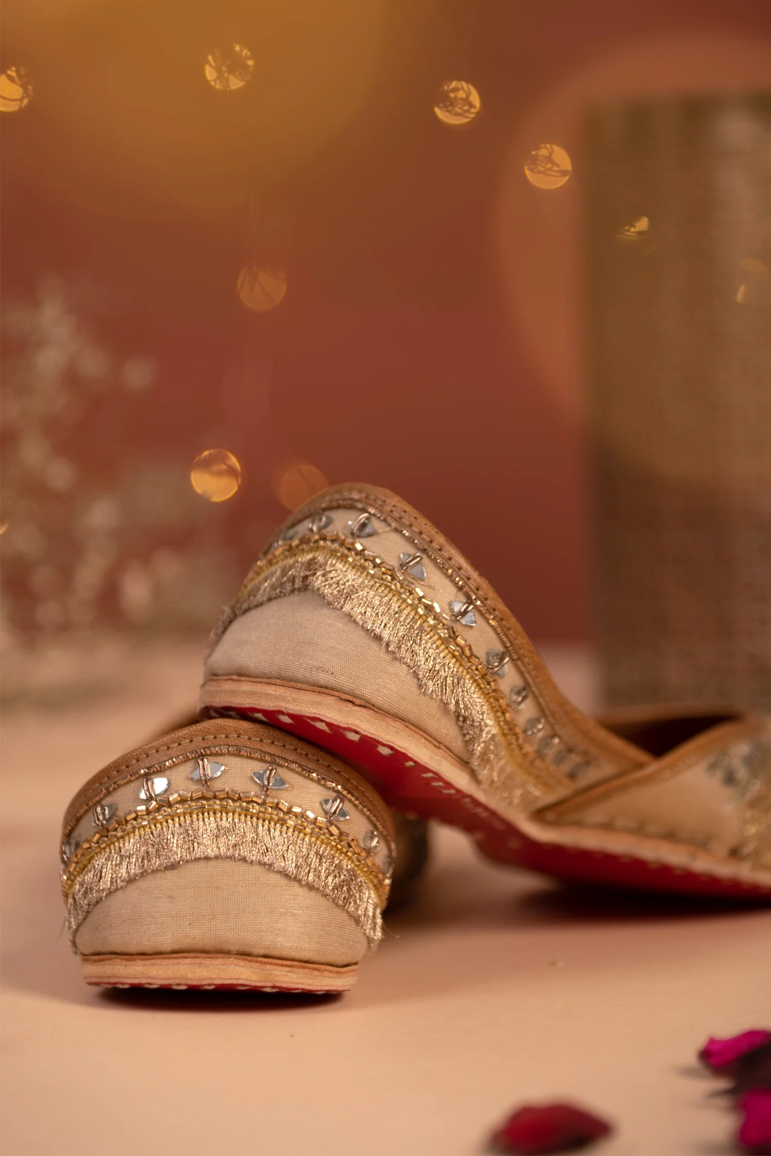 Sehar Gold Juttis - Image 4