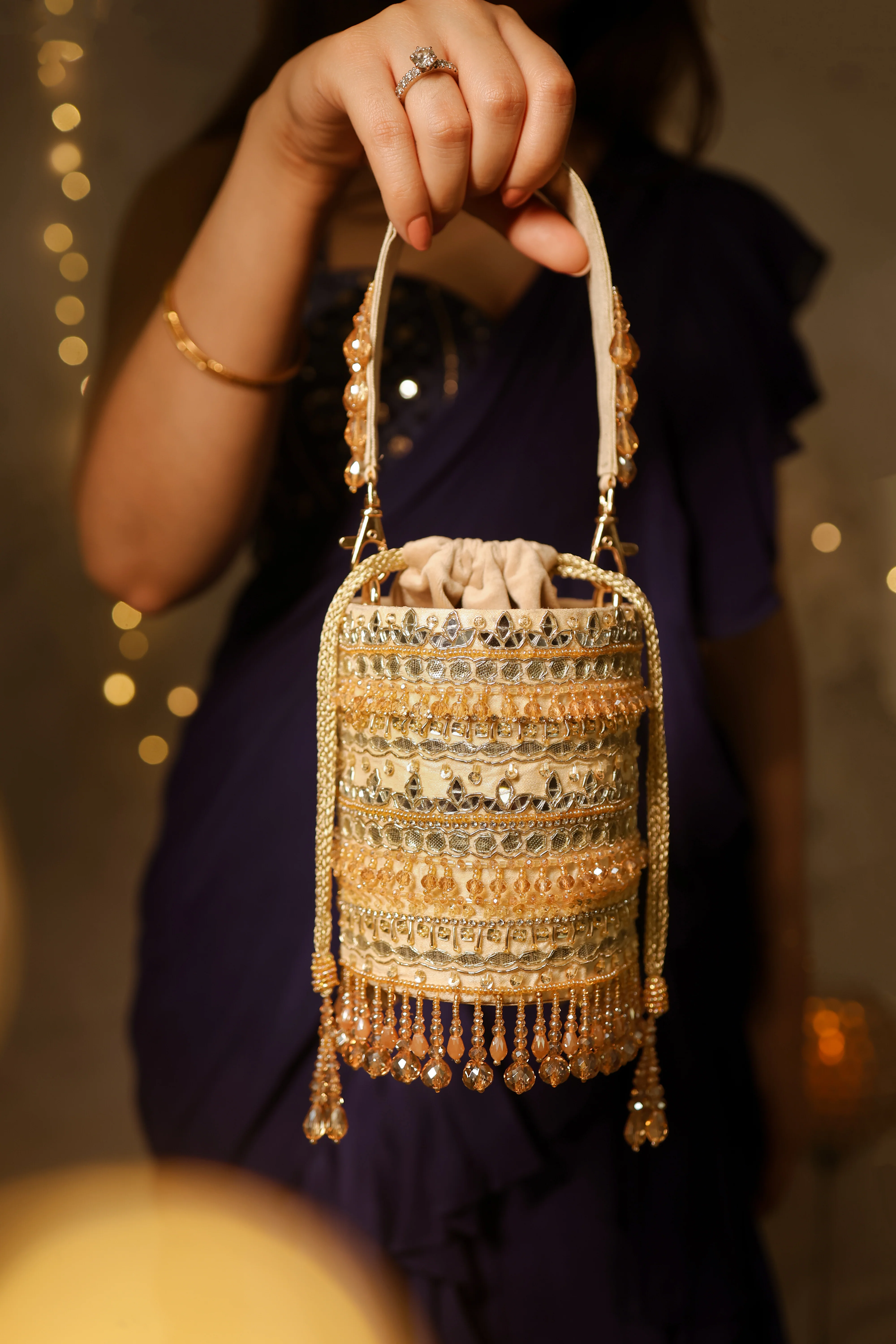 Zoya Bucket Potli - Image 4